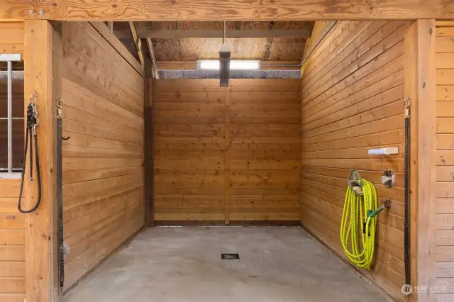 Dedicated hot/cold wash rack and cross ties