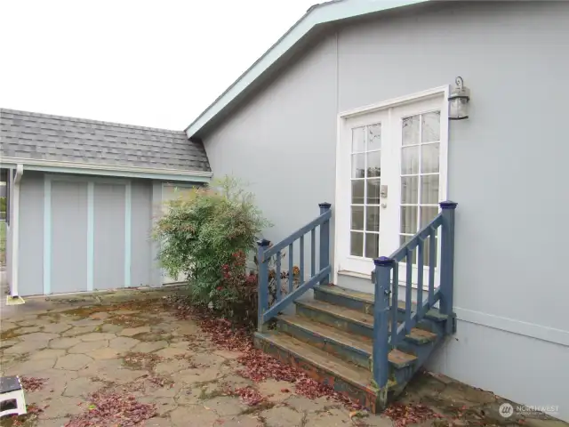 Fenced Courtyard w/Shop Access