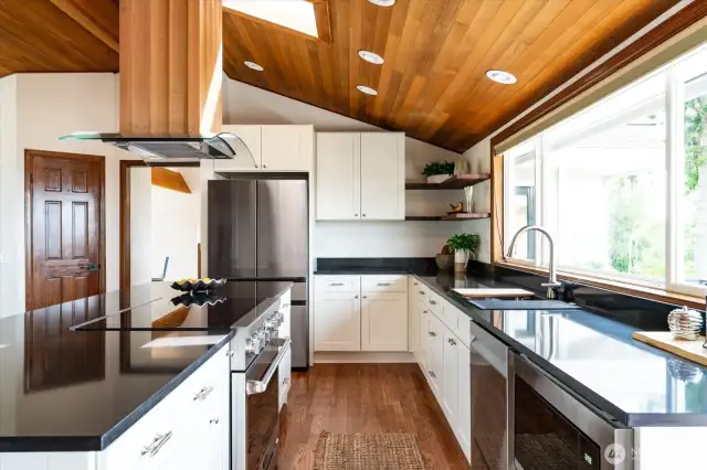 New Cabinets & SS Appliances.