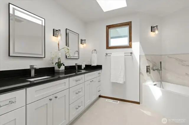 Primary Bath 5- piece En Suite