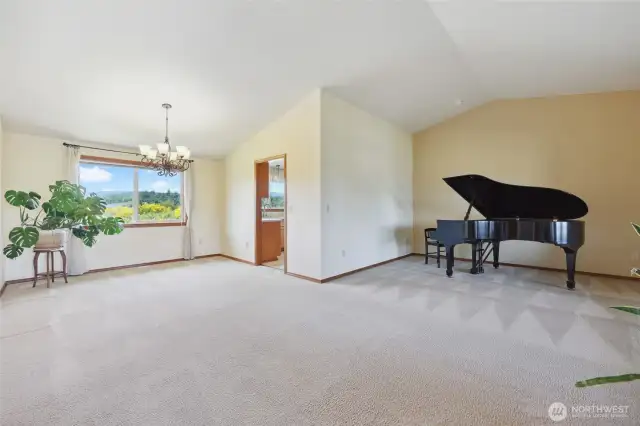 Vaulted ceilings!
