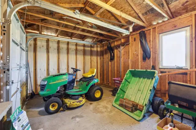 Garden shed with tons of room for tools & toys!
