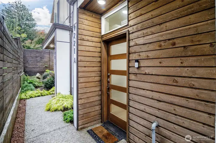 Entry sits off of main street, corner unit, in a prime Greenwood location.  Enjoy the proximity to restaurants, shopping, Northgate, UW, light rail and buses.