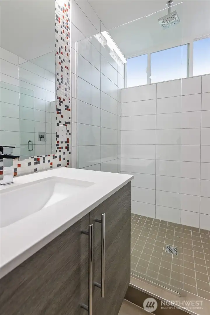 Primary bath - ensuite