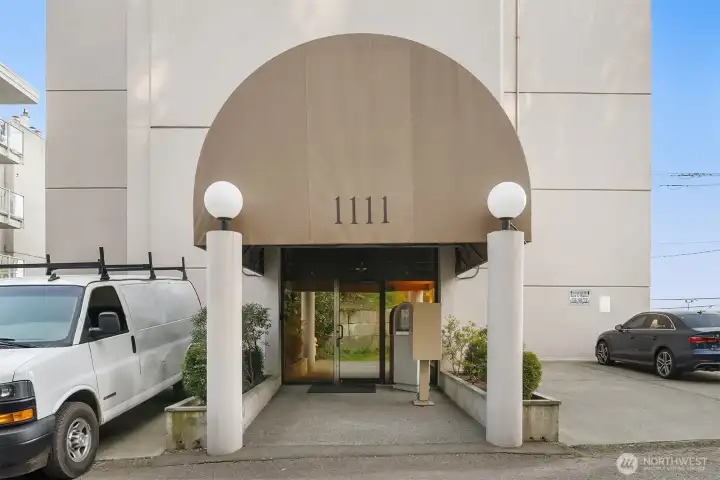 Marketing Remarks  This extraordinary full-floor 3-bedroom residence on Alki commands unrivaled 270° panoramic views, your front-row seat to downtown Seattle, the Space Needle, the Cascade Mountains and the iconic Elliott Bay