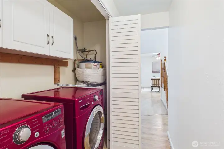 Laundry Closet - washer & dryer stay.