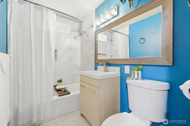 Shared/hall full bath.
