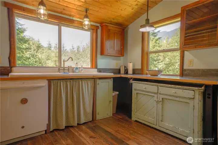 Watch the deer graze just outside your window. Watch the deer graze just outside your window.