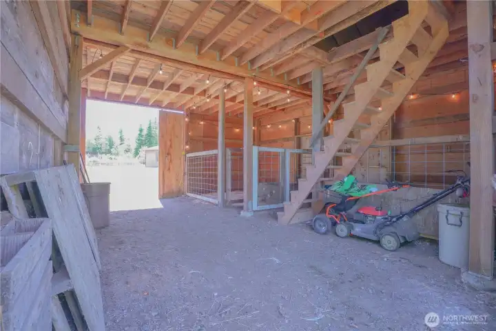 Interior barn photos. Plenty of room for vehicles and implements. Interior barn photos. Plenty of room for vehicles and implements.