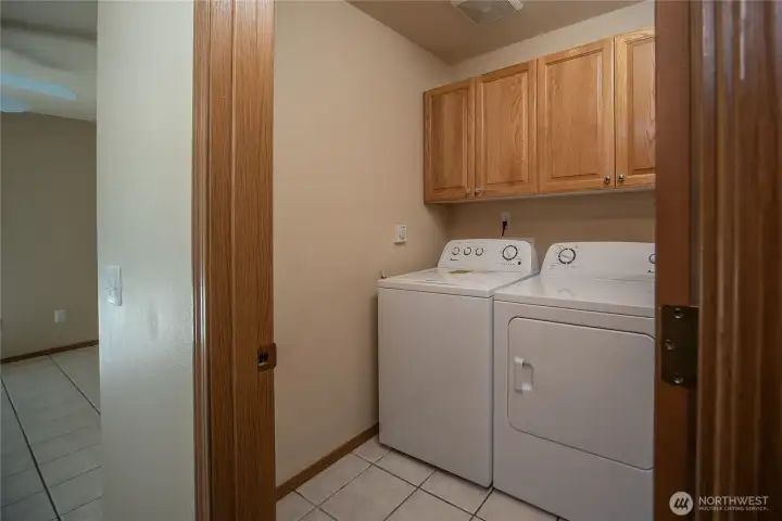 Main level washer and dryer