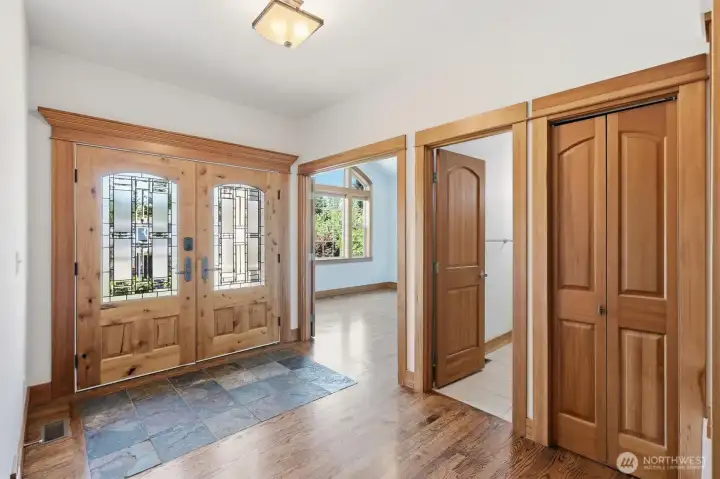 SPACIOUS DOUBLE DOOR ENTRY WITH VAULTED CEILING AND OPEN LAYOUT. PERFECT GREETING GUESTS.