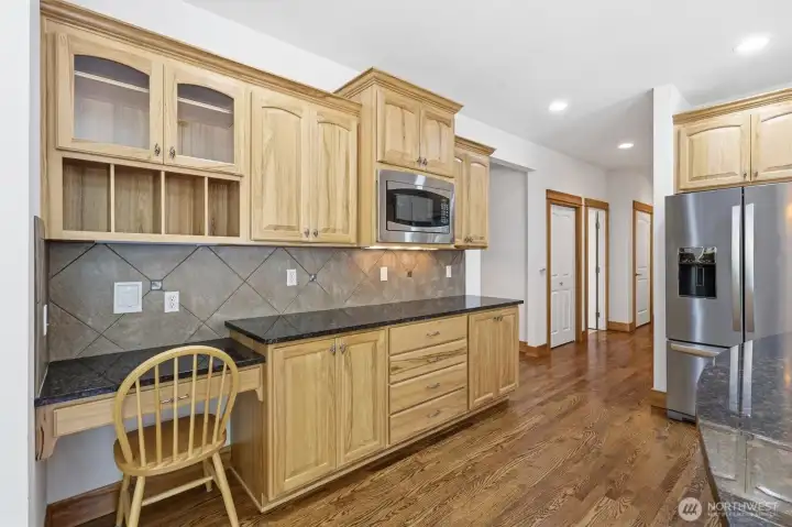 MODERN KITCHEN W/ WELL DESIGNED LAYOUT, ABUNDANT COUNTER AND CABINET SPACE.