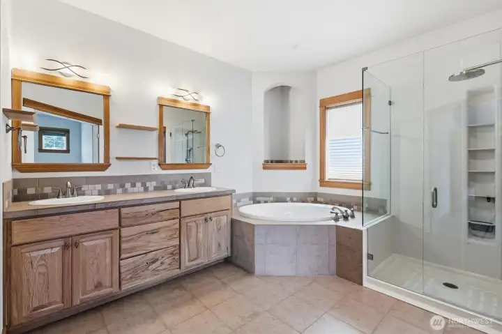 BEAUTIFUL EN- SUITE PRIMARY BATHROOM W/ DUAL SINKS, UPDATED LUXURY SHOWER & SOAKING TUB.