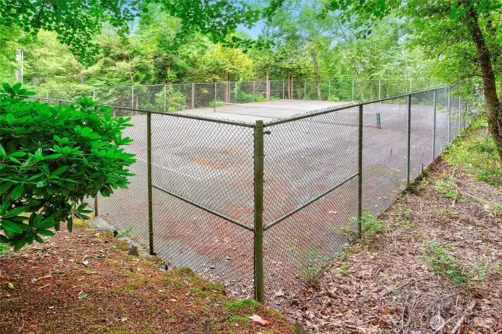 Community tennis court