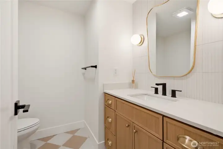 Main floor 3/4 bath