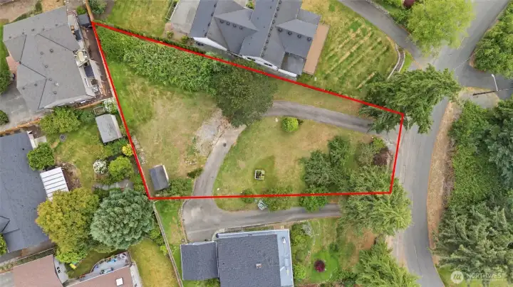 LOT LINES ARE APPROX. BUYER TO VERIFY.