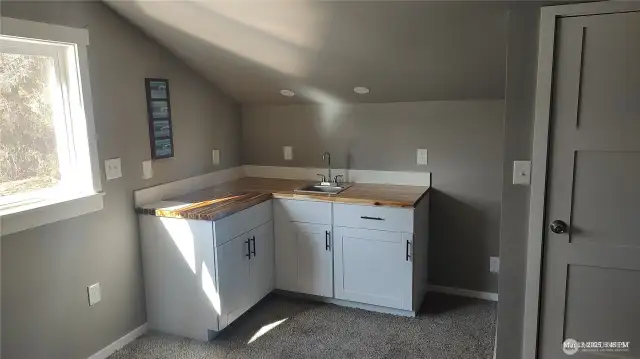 Man-cave kitchenette