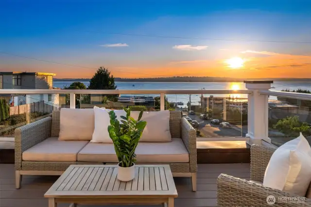 Stunning Sunsets-Serene Relaxation- Perfect for Entertaining.