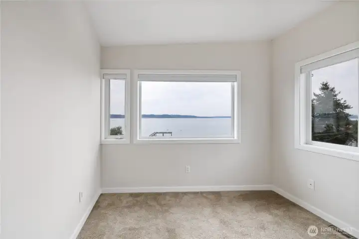 Second bedroom.