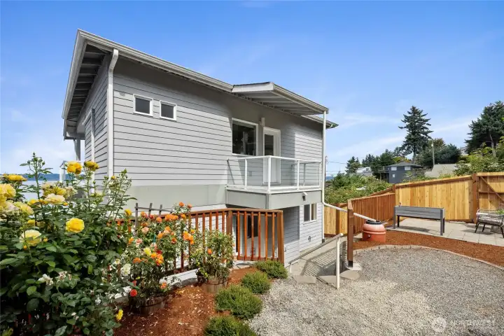 If you love to garden, this yard has space to plant veggies or flowers.  Whatever you like!