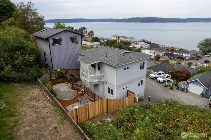 Brand new fence and railing in this secure backyard.