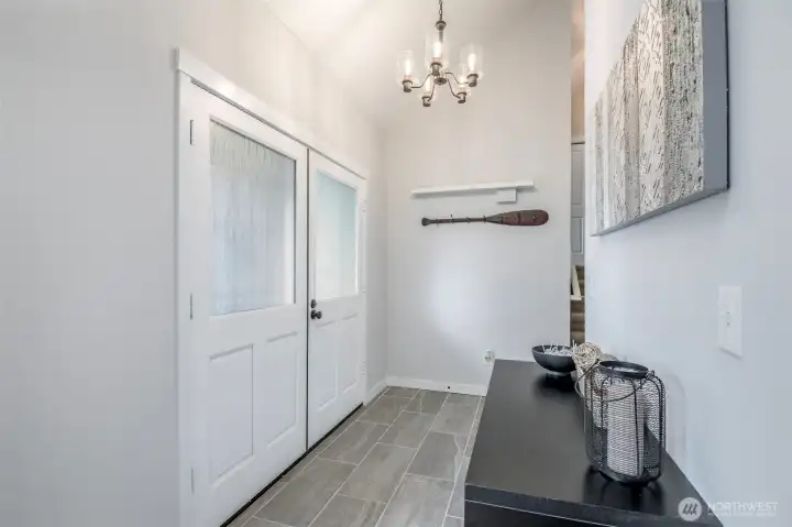 Light and bright, tiled entry