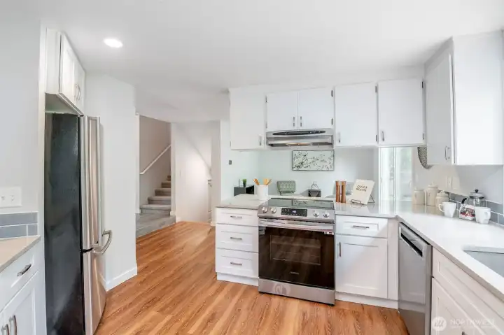 Open kitchen making cooking a dream!