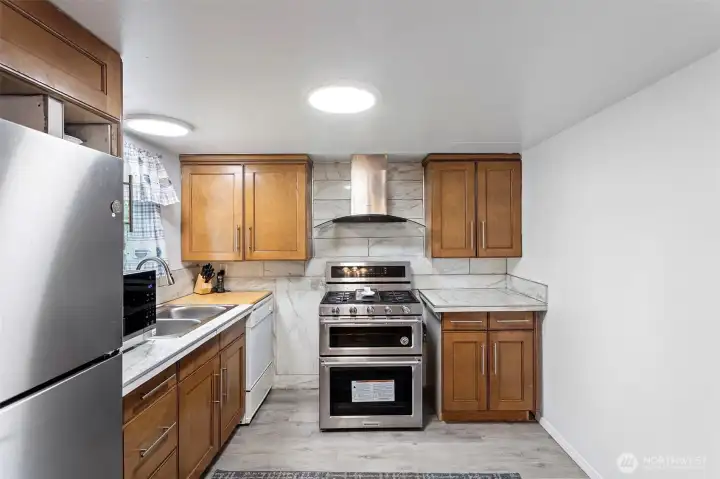 Popular redesign for these classic Tacoma split levels is to remove the wall between living and kitchen to modernize the floor plan and create a more open feel.  This space is ready for it!