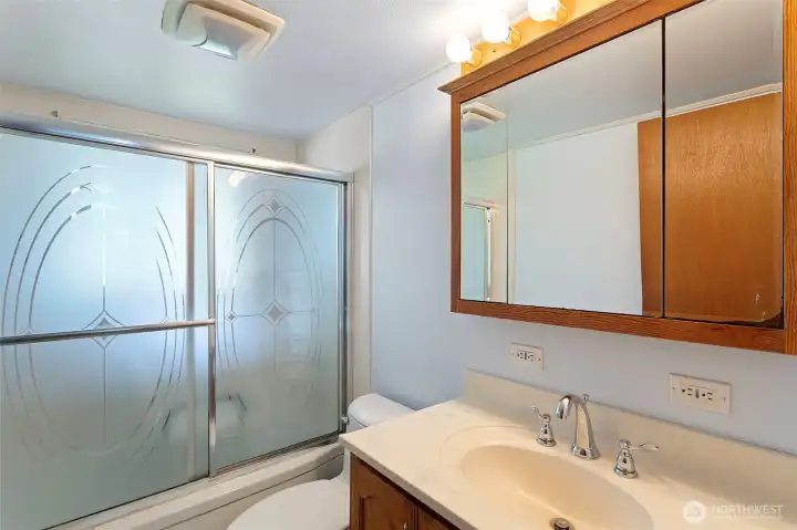 Full bath on the main floor.