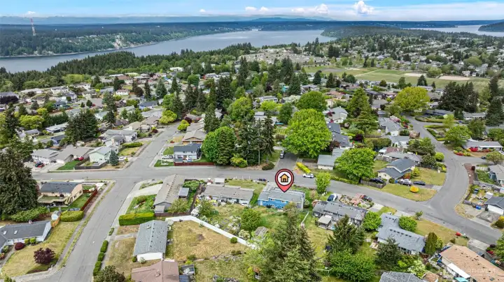 Just minutes from RustonWay, Point Defiance Zoo, Proctor, Old Town and so much more.