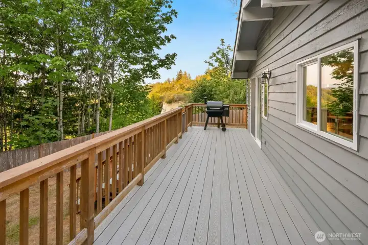 Huge balcony with amazing views. Trex decking