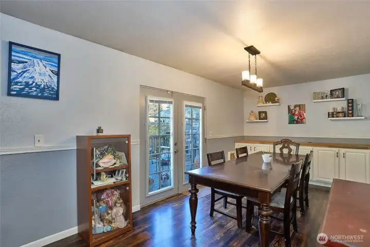 Beautiful dining area with built-ins Beautiful dining area with built-ins