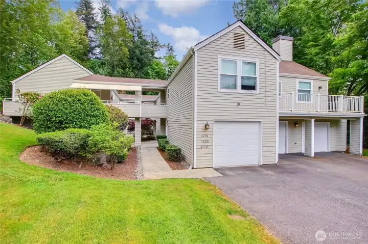 Beautifully updated 1 bedroom + Den/Guest Room!