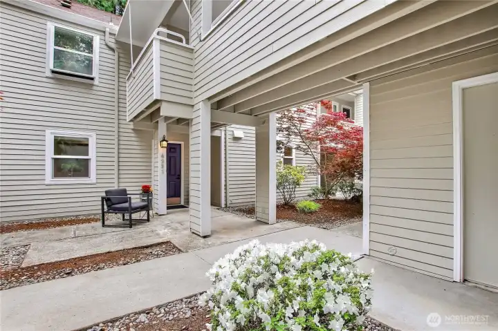 Delightful entry! Large storage room directly across from from door is super convenient.