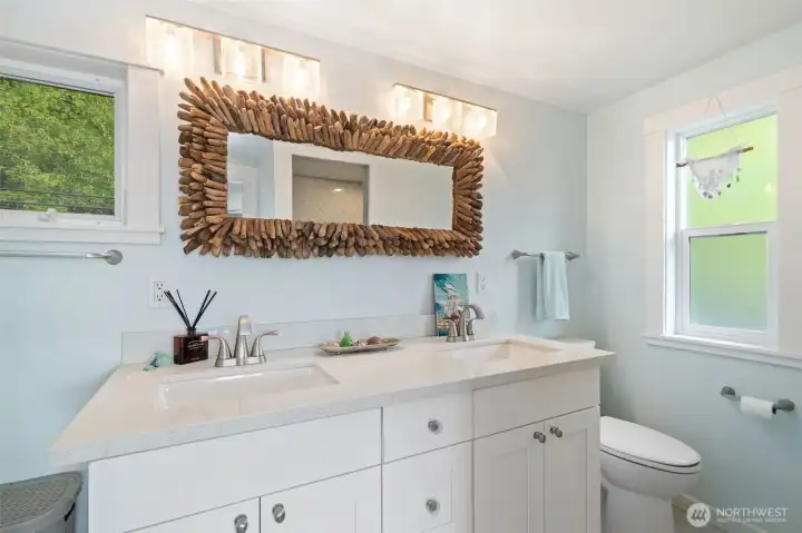 Guest Bedroom's 3/4 en-suite bathroom.