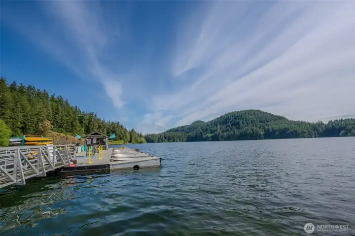 Cascade Lake in Moran State park. Beaches, play areas, trails, and water sports for days! A quick one mile trip from Vusario. Cascade Lake in Moran State park. Beaches, play areas, trails, and water sports for days! A quick one mile trip from Vusario.