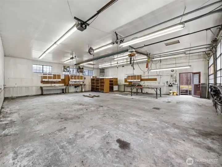 1,760 sf Mechanics Shop