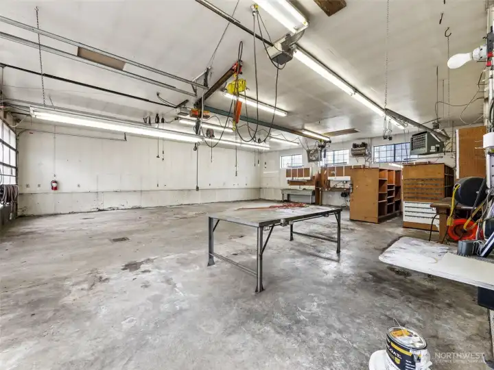 1,760 sf Mechanics Shop