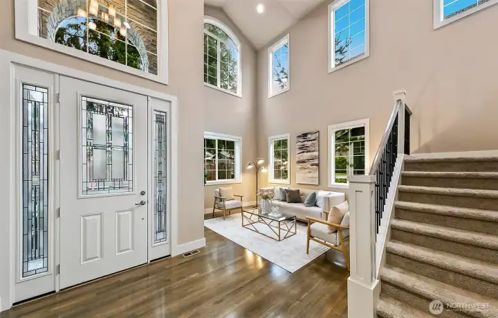 Welcoming entry with high ceiling Welcoming entry with high ceiling