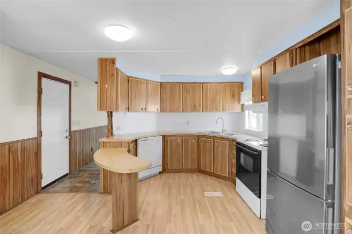 The seller will be furnishing a refrigerator different from the one in the photo. The seller will be furnishing a refrigerator different from the one in the photo.