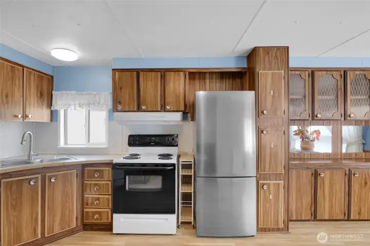 The kitchen is really as spacious as it shows here! The kitchen is really as spacious as it shows here!