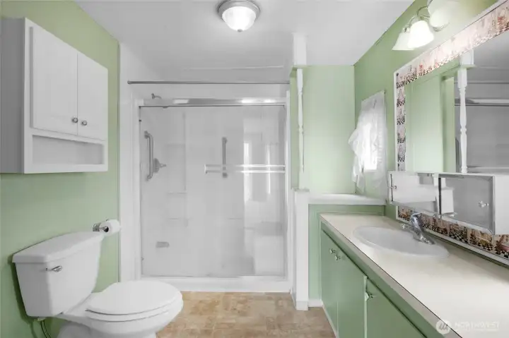 Lots of cupboards available in this bathroom! Lots of cupboards available in this bathroom!