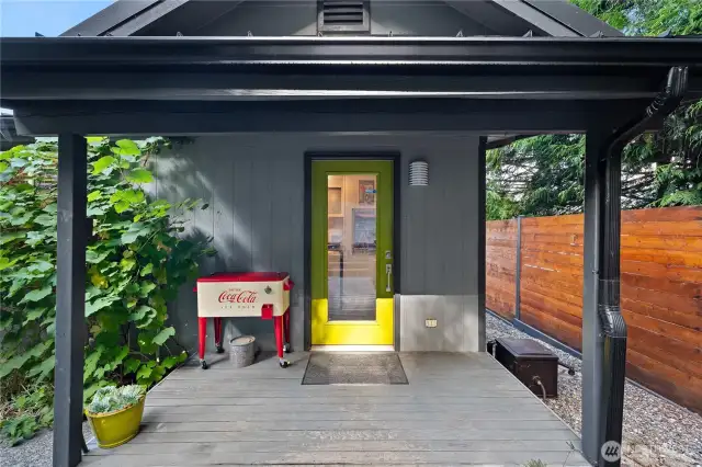 Welcome into this stylish home!