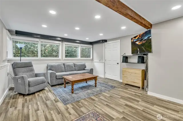 Very spacious apartment down stairs