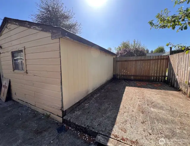 Garage and Parking Pad facing towards alley