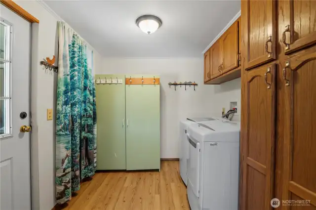 washer adn dryer stay in this large laundry room