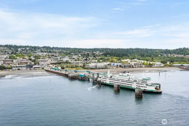 Edmonds Waterfront, Ferry, & station only 3 miles away