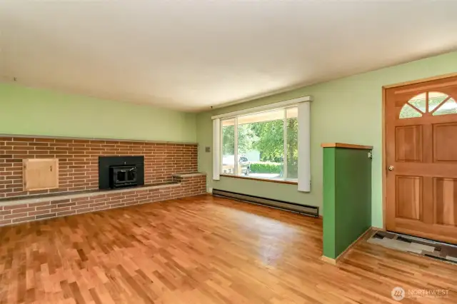 Yes those are REAL thick hardwood floors!