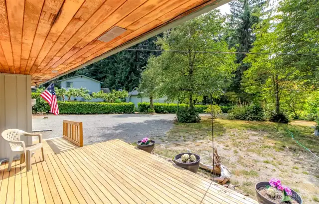 Relaxing deck to enjoy morning coffee or afternoon ?