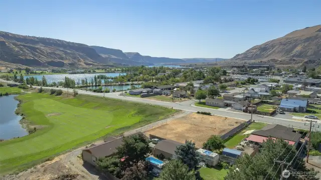 Aerial View of Lot – Panoramic perspective showcasing the .32-acre flat, buildable lot with sweeping views of the Rock Island Golf Course and surrounding mountains.